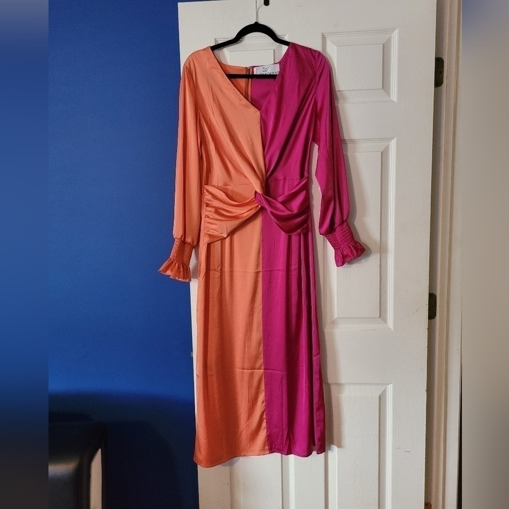 COLORBLOCK twist front dress 🤪 👌 ✨️ - Picture 8 of 10